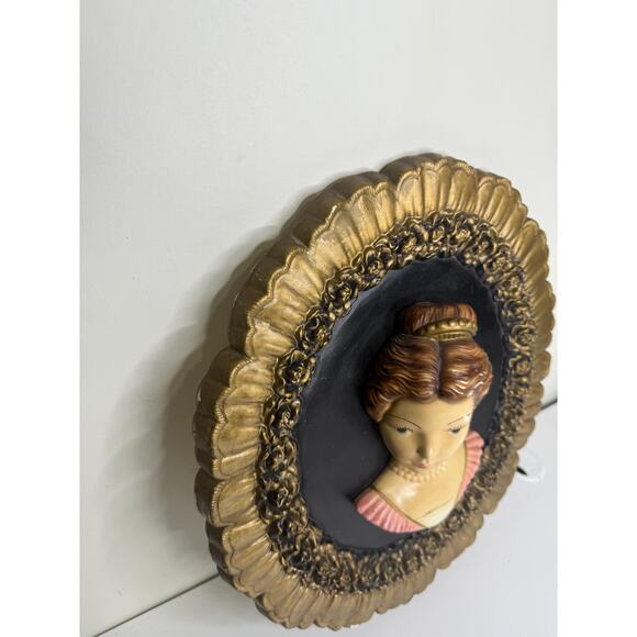 Antique Victorian Lady Sculpture Bust Hanging Oval Chalkware Frame, Baroque - Picture 7 of 8